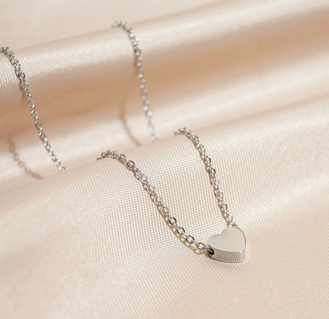 Minimalist Heart Pendant Necklace