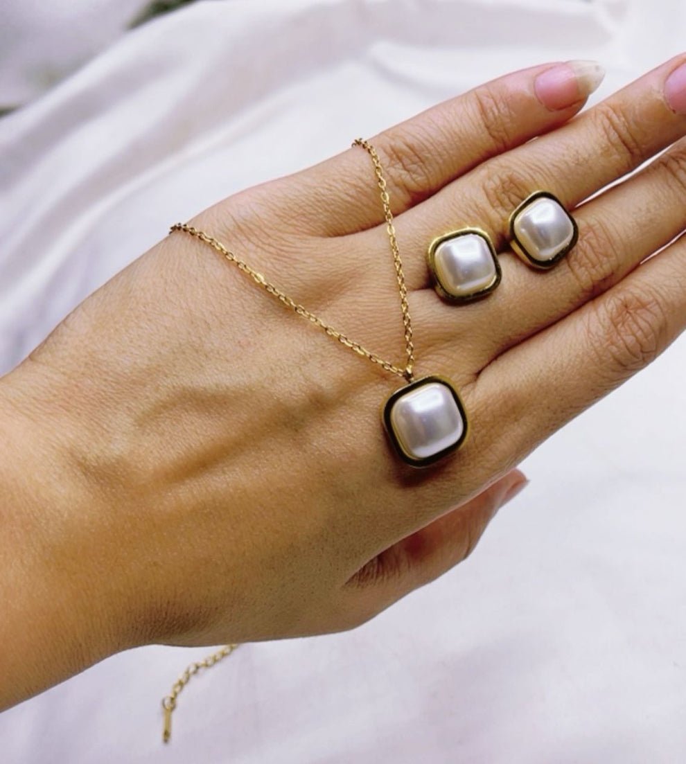 Golden Aura Pearl Elegance Set