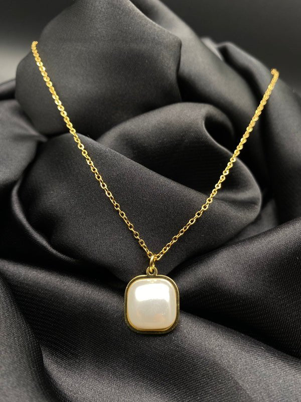 Golden Aura Pearl Elegance Set